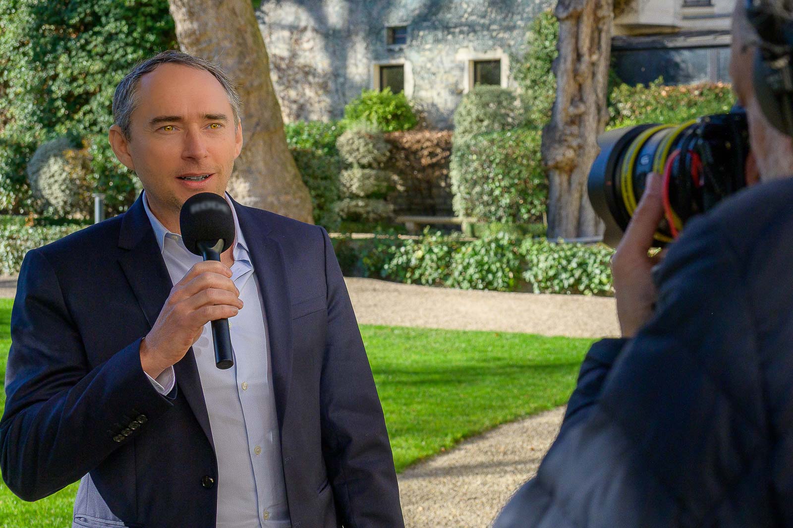 Corporate interview video Paris